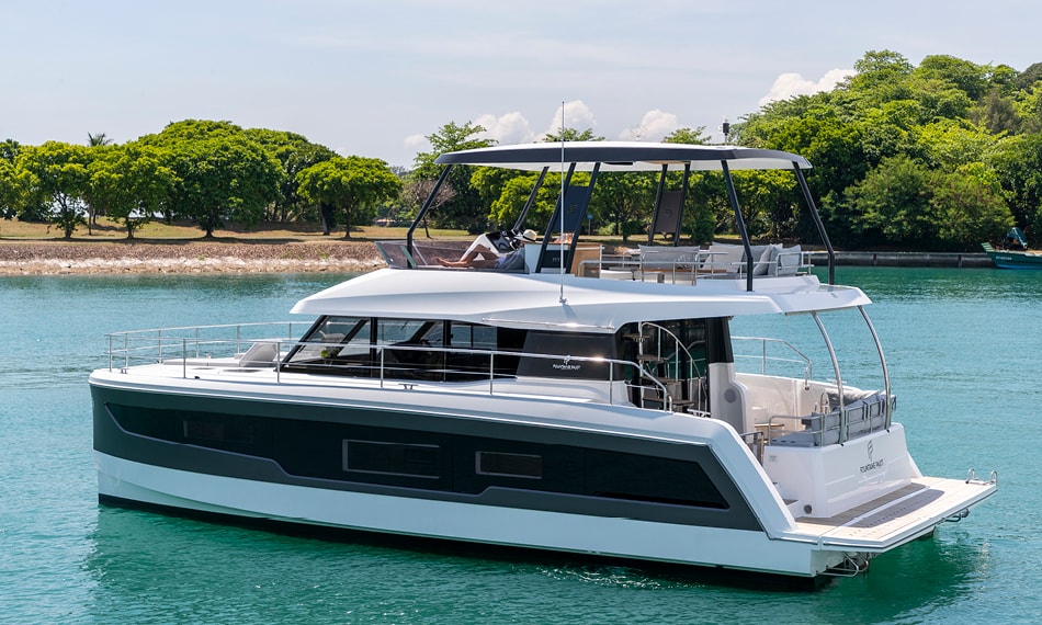 fountaine pajot catamaran moteur