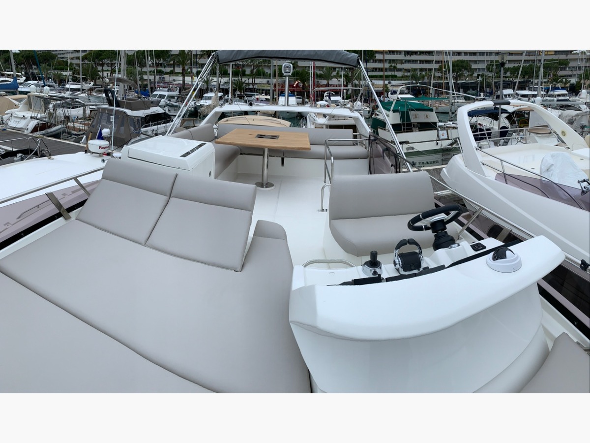 PRESTIGE 460 FLY
