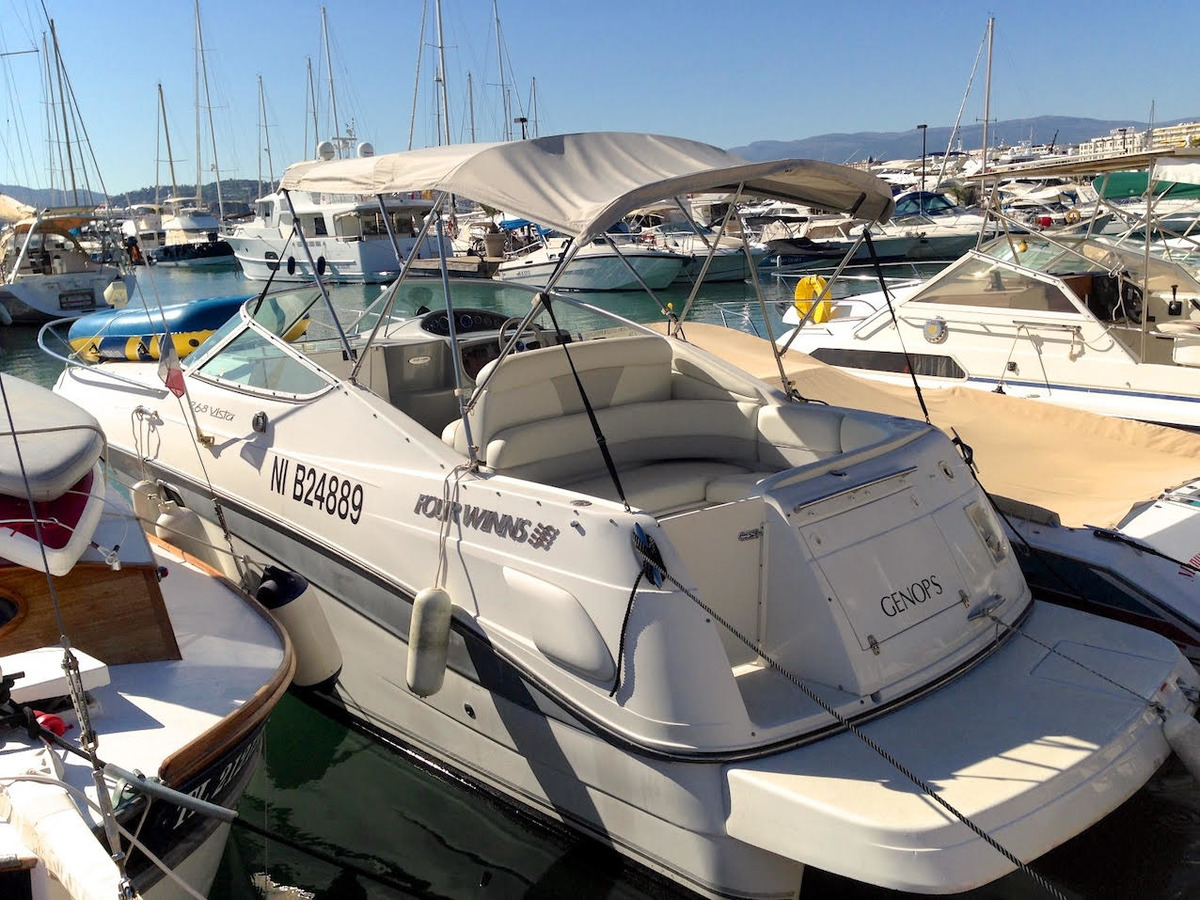 FOUR WINNS VISTA 268 2000 Annonce bateau d'occasion
