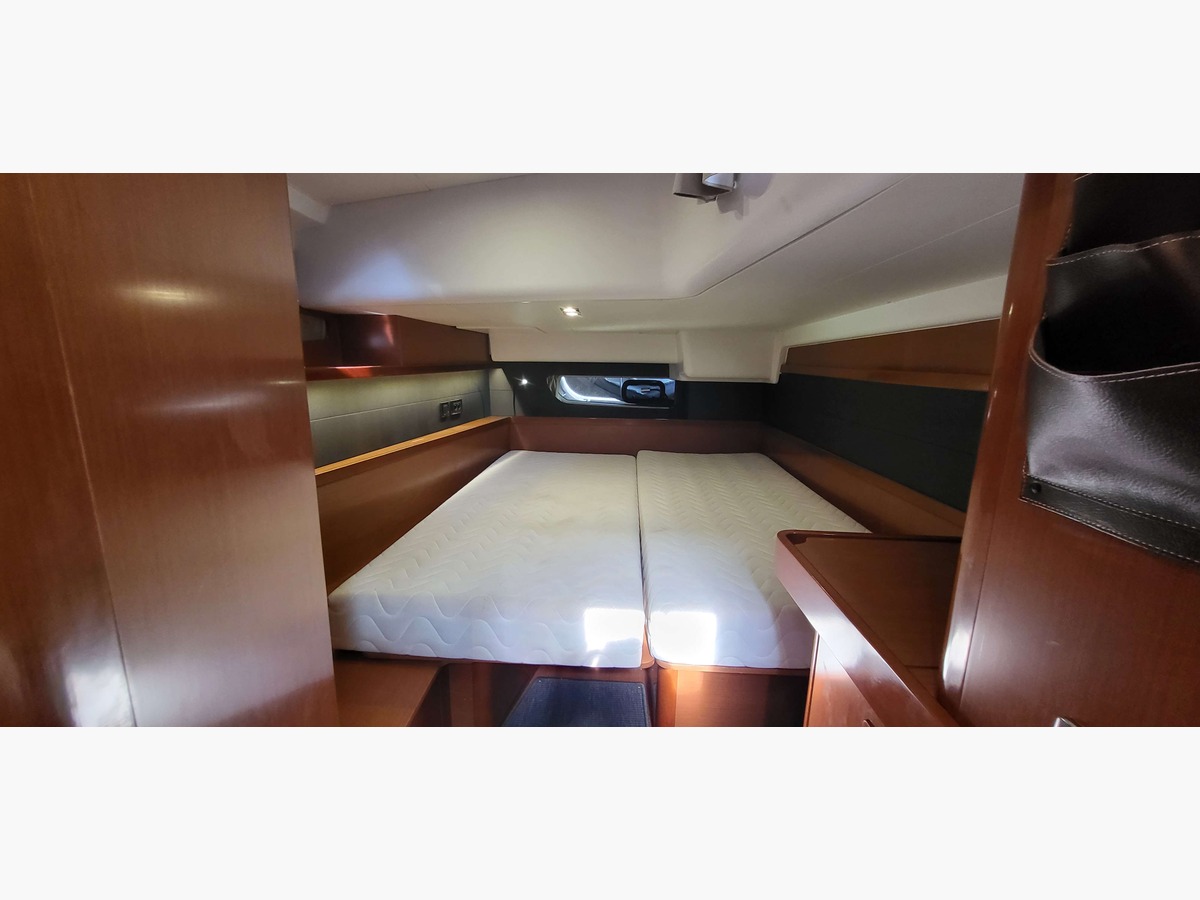 OCEANIS 60