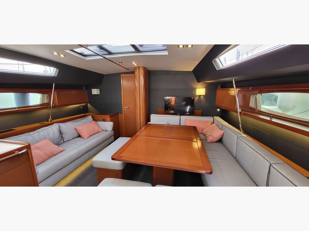 OCEANIS 60