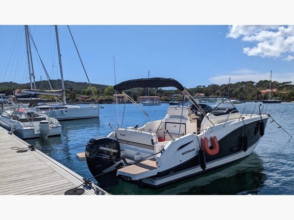 QUICKSILVER ACTIV 875 SUNDECK