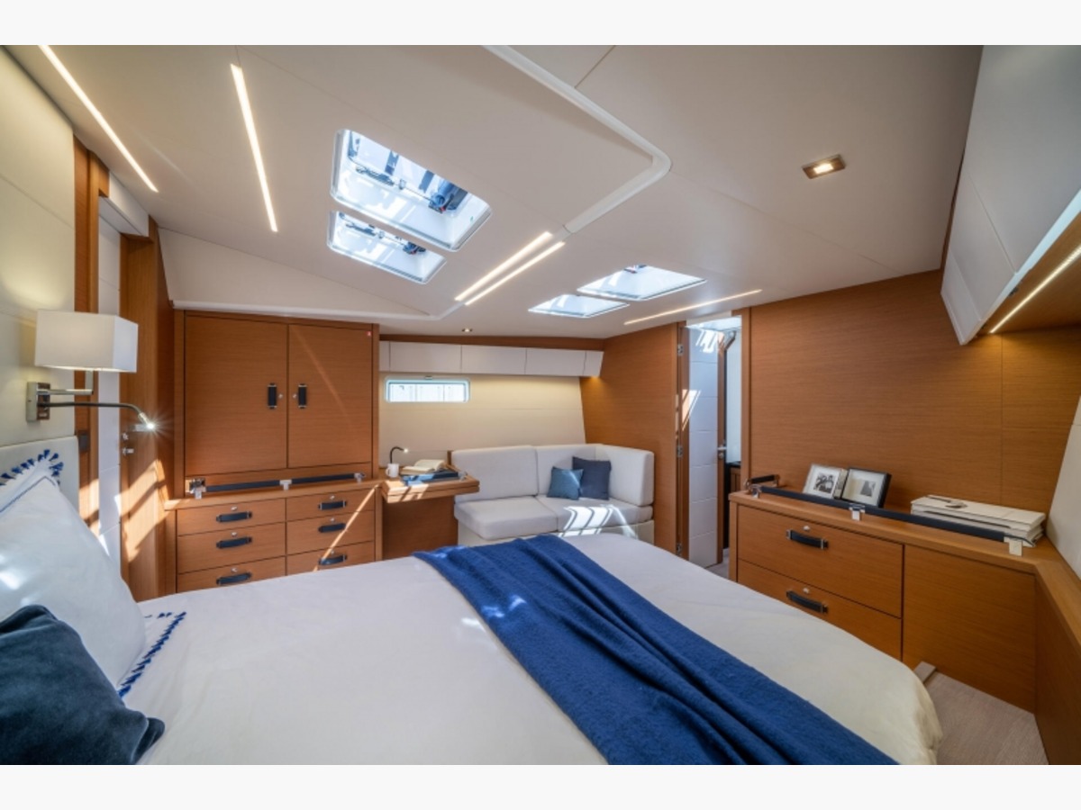 JEANNEAU YACHT 65