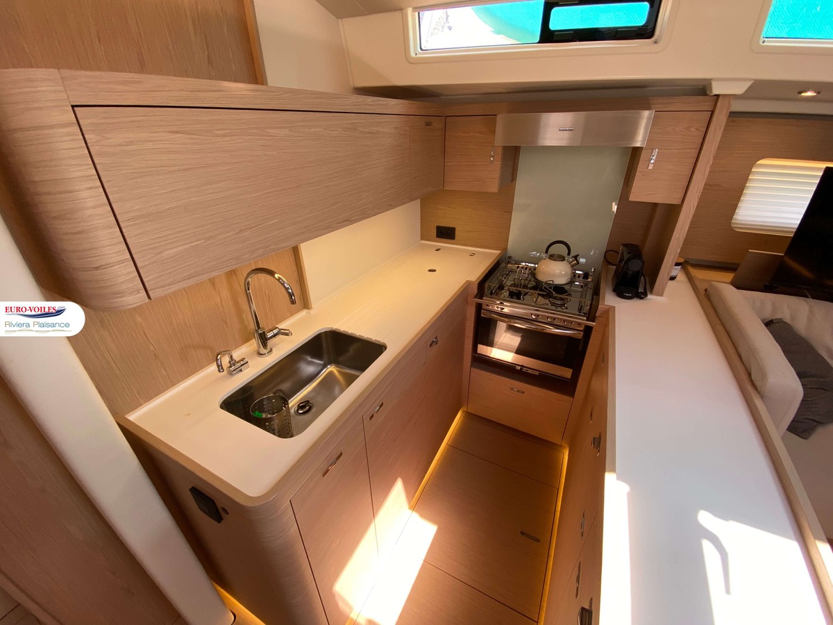 OCEANIS 60