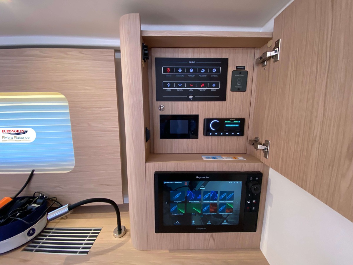 OCEANIS 60