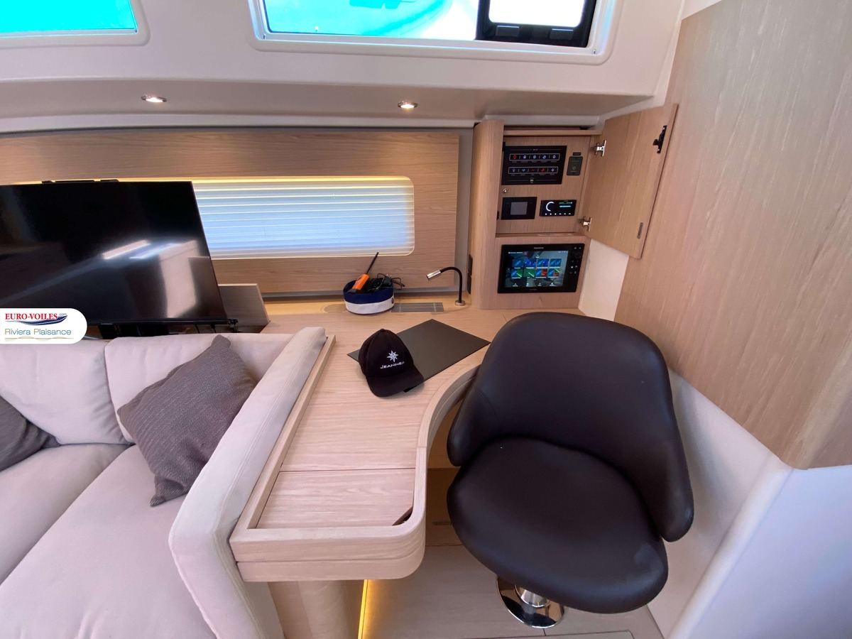 OCEANIS 60