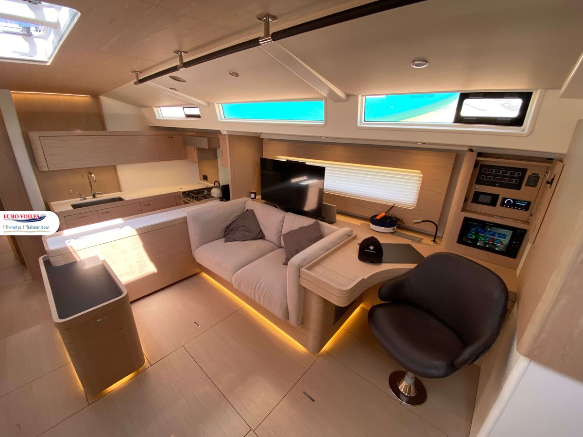 OCEANIS 60