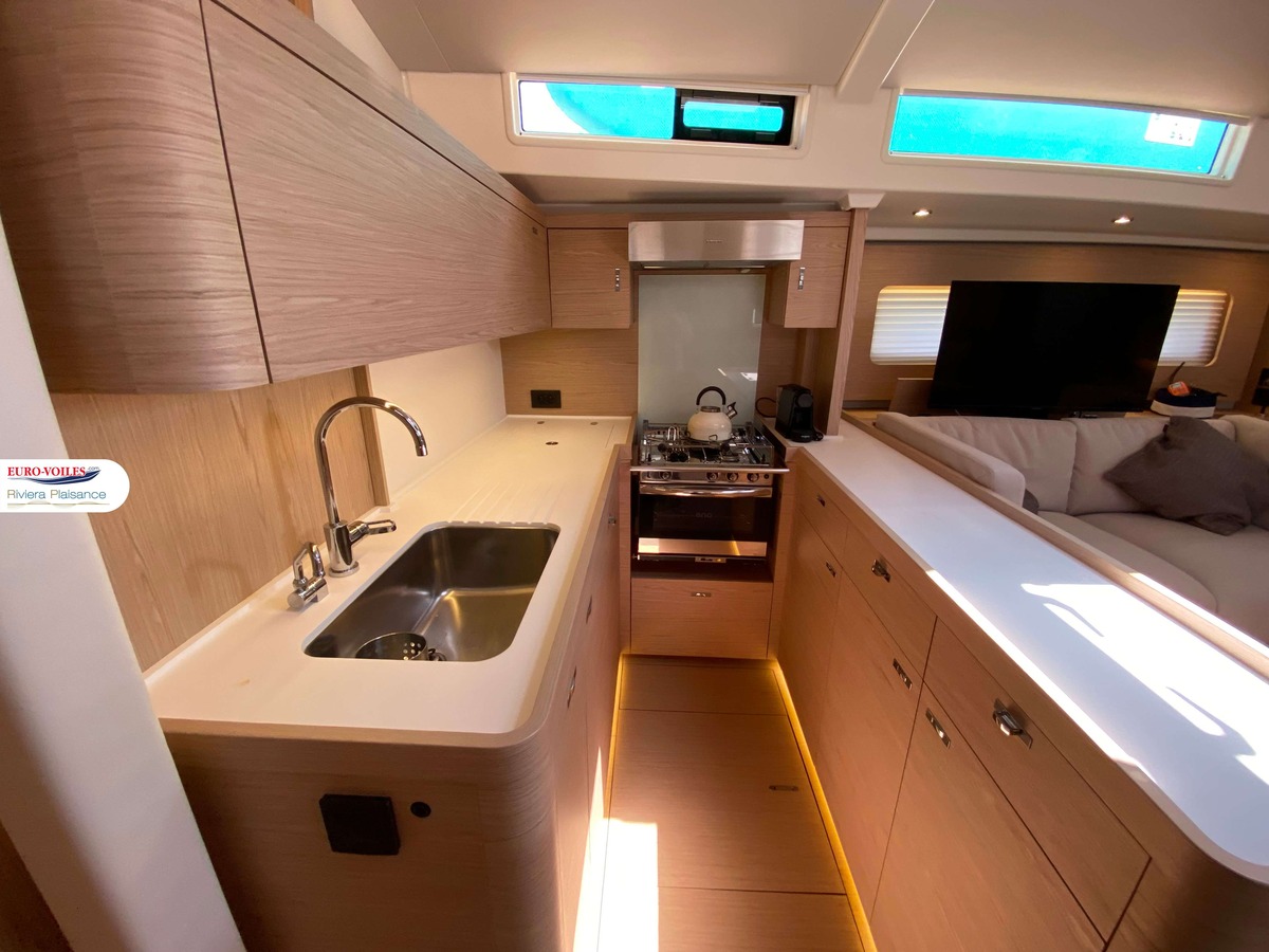 OCEANIS 60