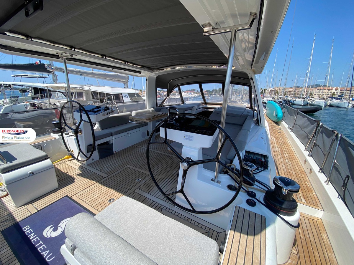 OCEANIS 60