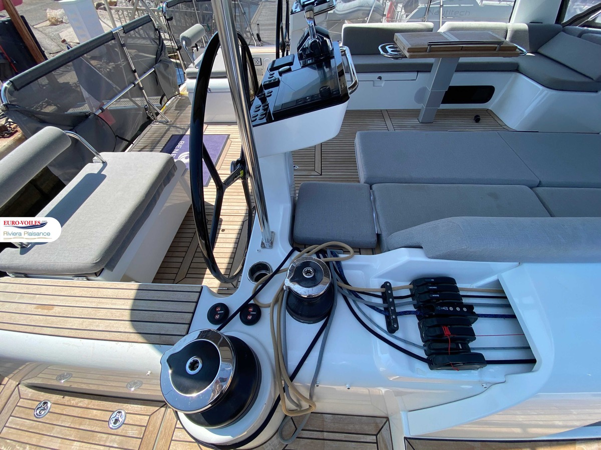 OCEANIS 60