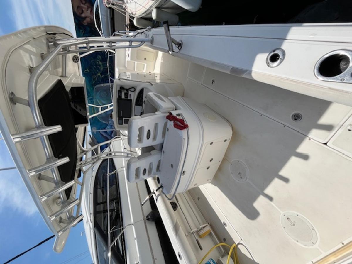 BOSTON WHALER 320 OUTRAGE CUDDY