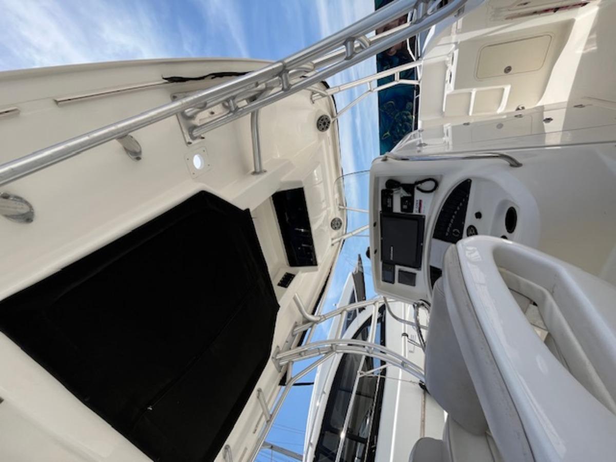 BOSTON WHALER 320 OUTRAGE CUDDY