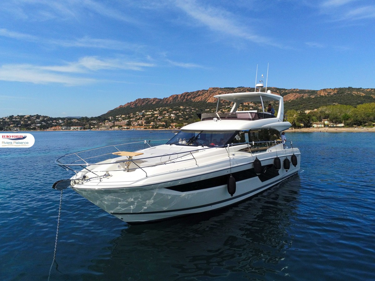 PRESTIGE 590 FLY