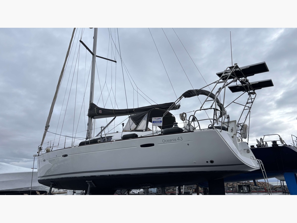 OCEANIS 43 