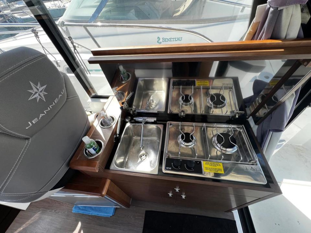 Merry Fisher 895 Offshore