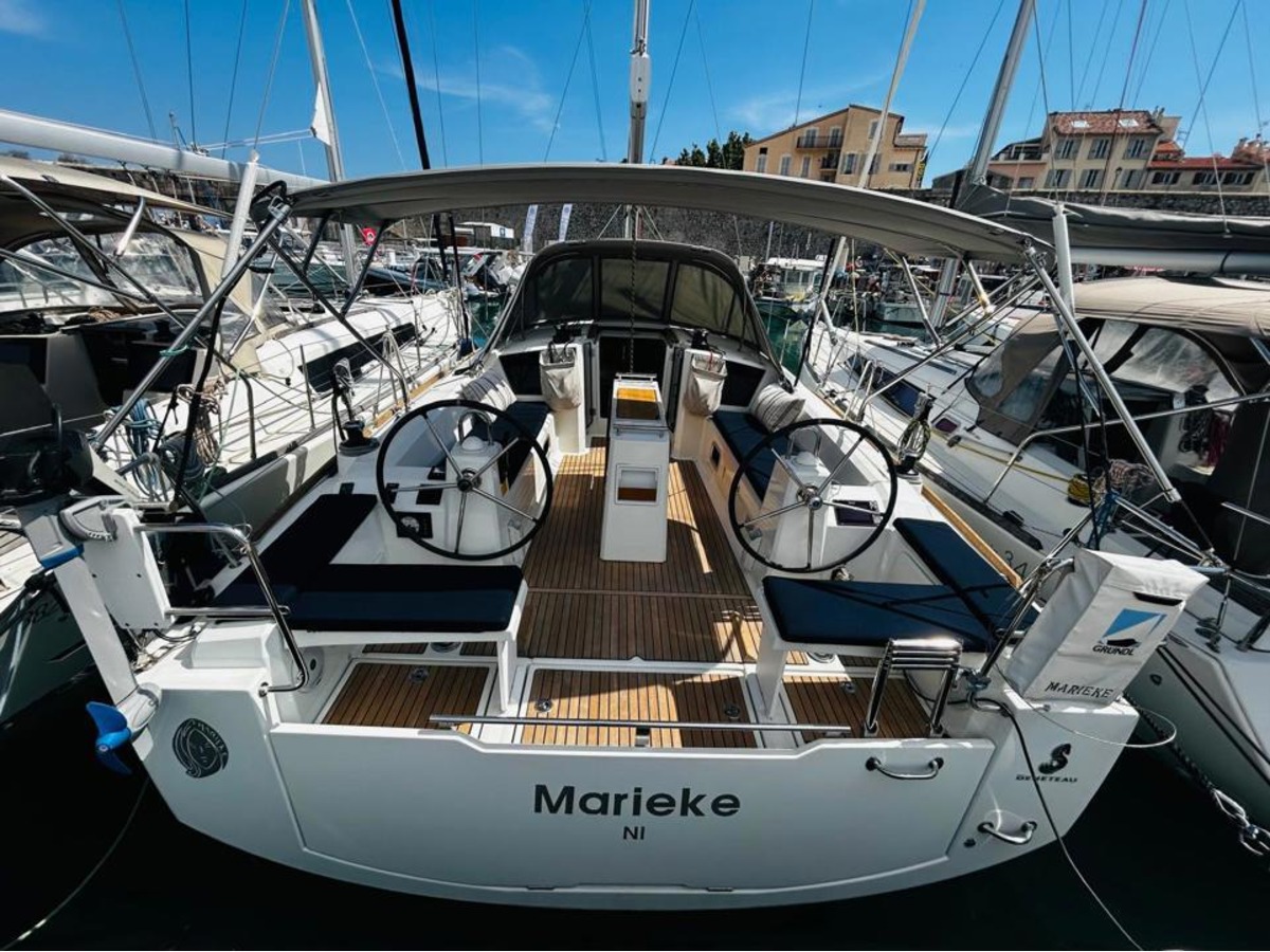 OCEANIS 38.1