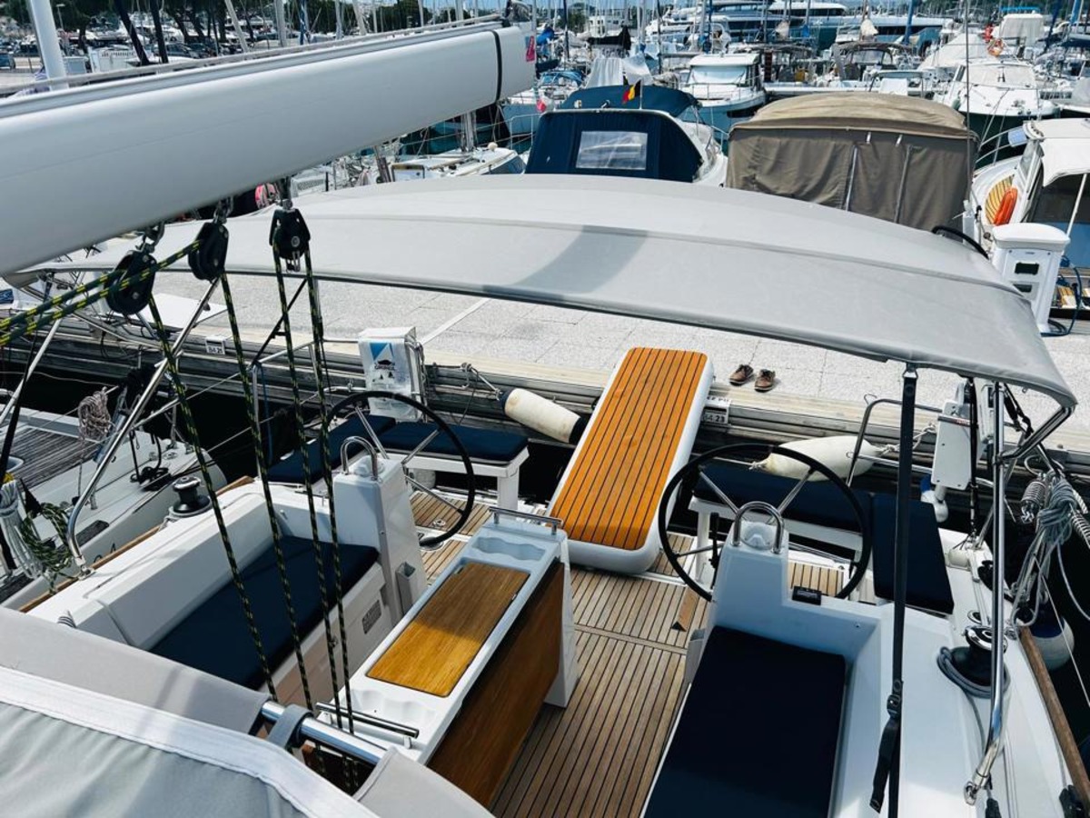 OCEANIS 38.1