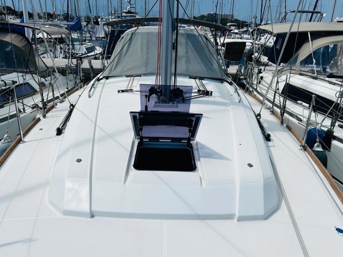 OCEANIS 38.1