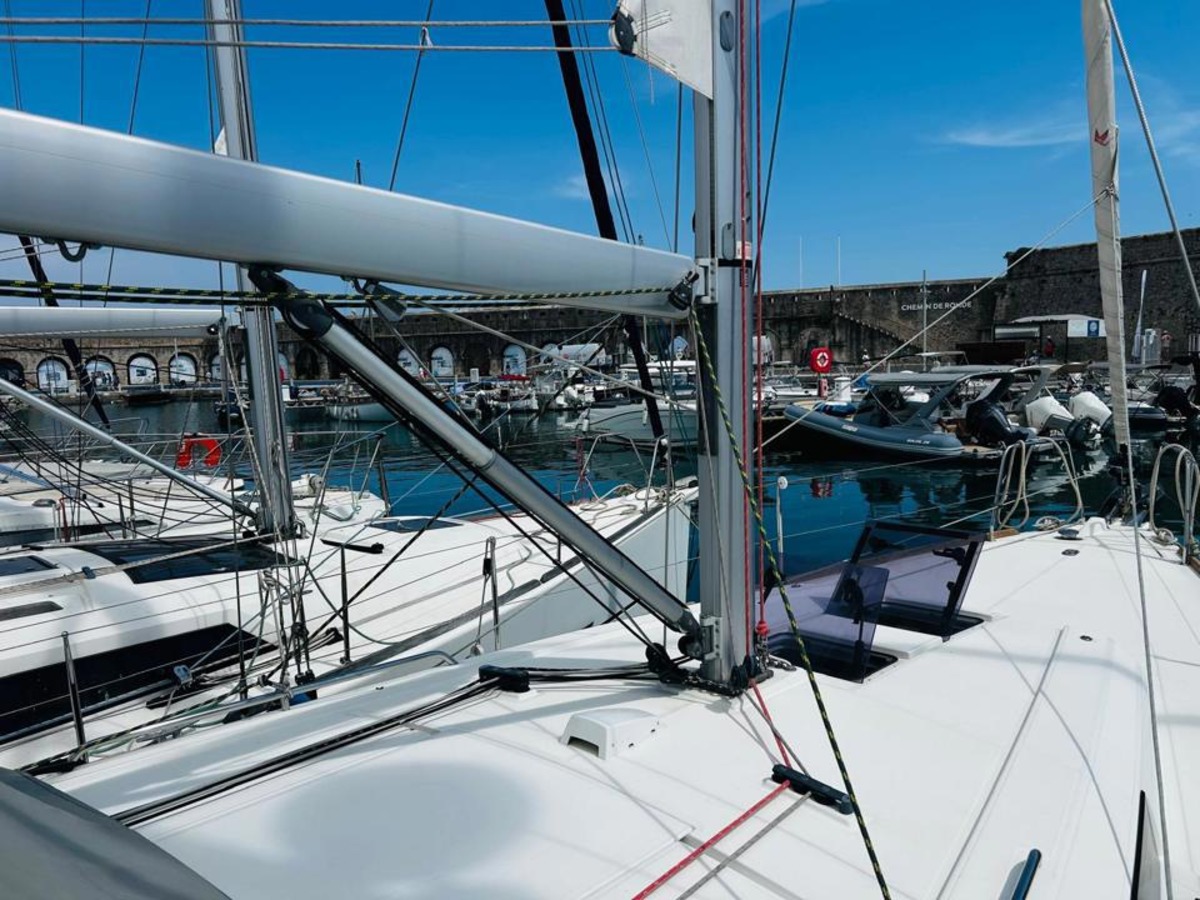 OCEANIS 38.1