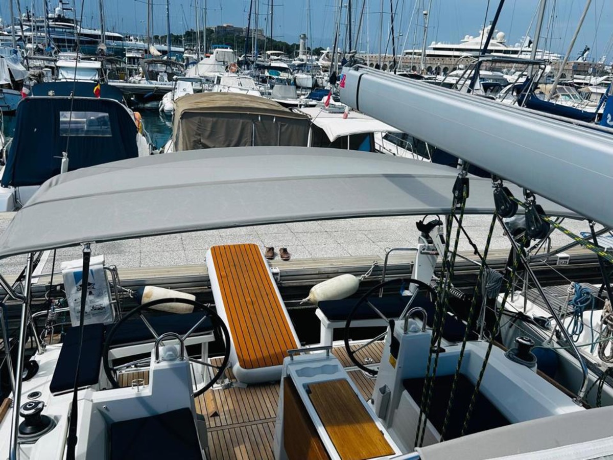 OCEANIS 38.1