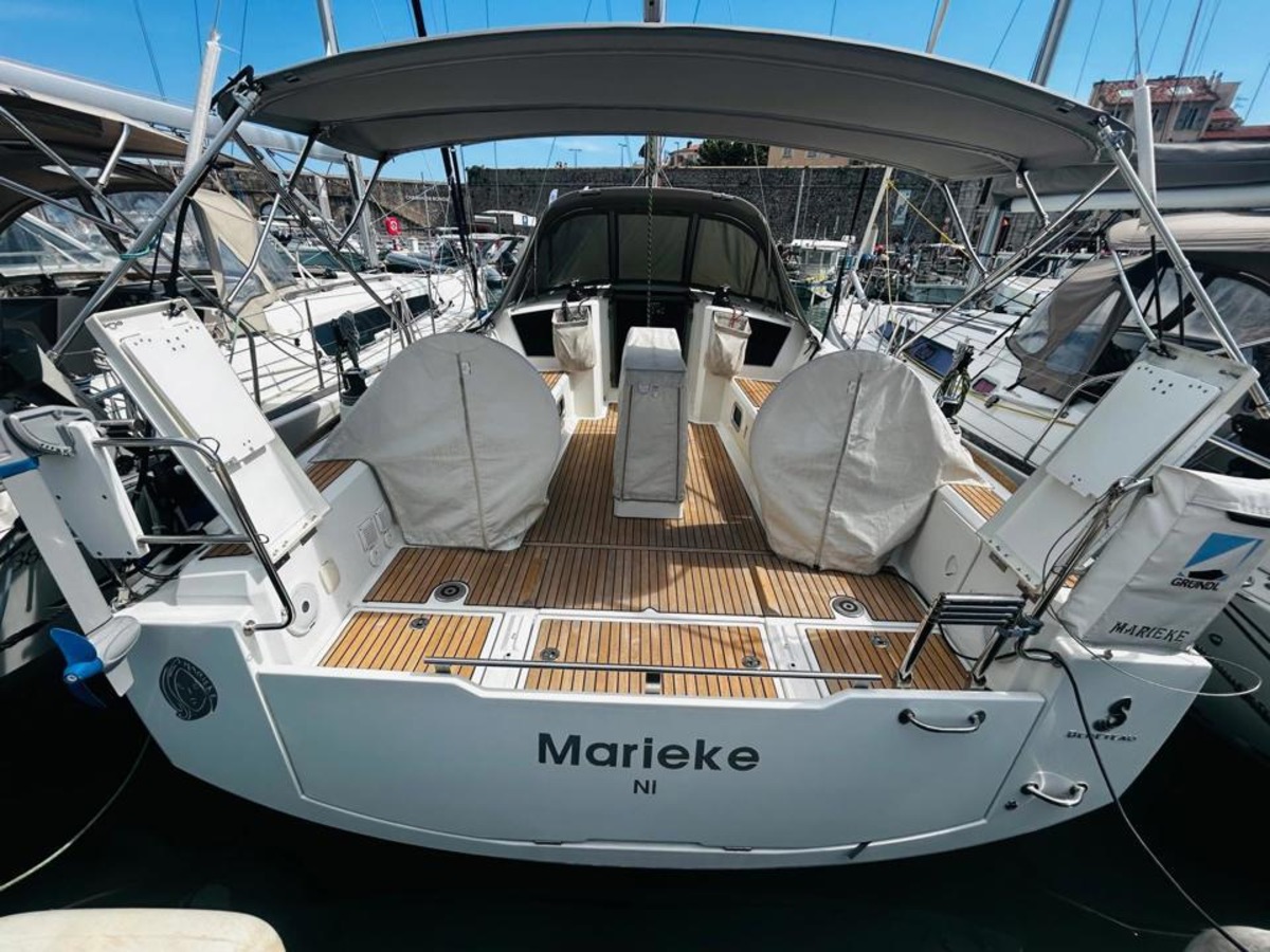 OCEANIS 38.1