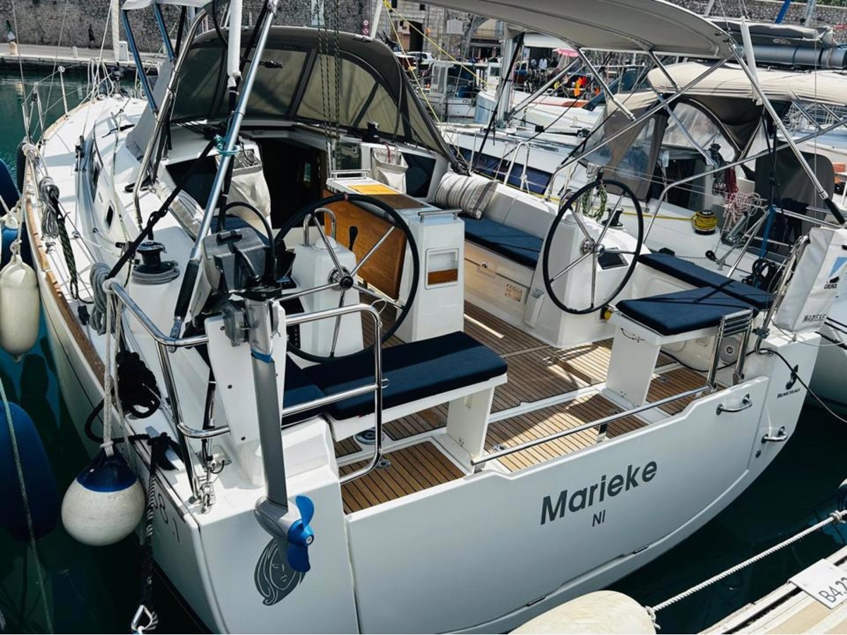 OCEANIS 38.1