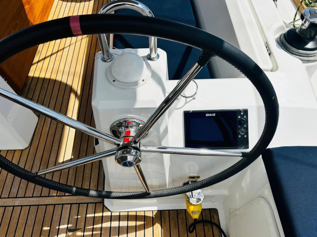 OCEANIS 38.1