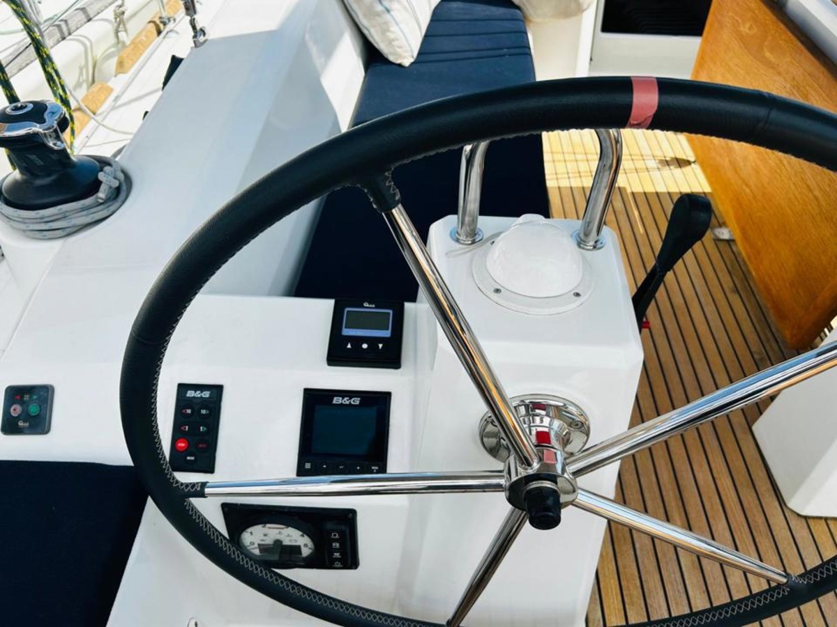 OCEANIS 38.1