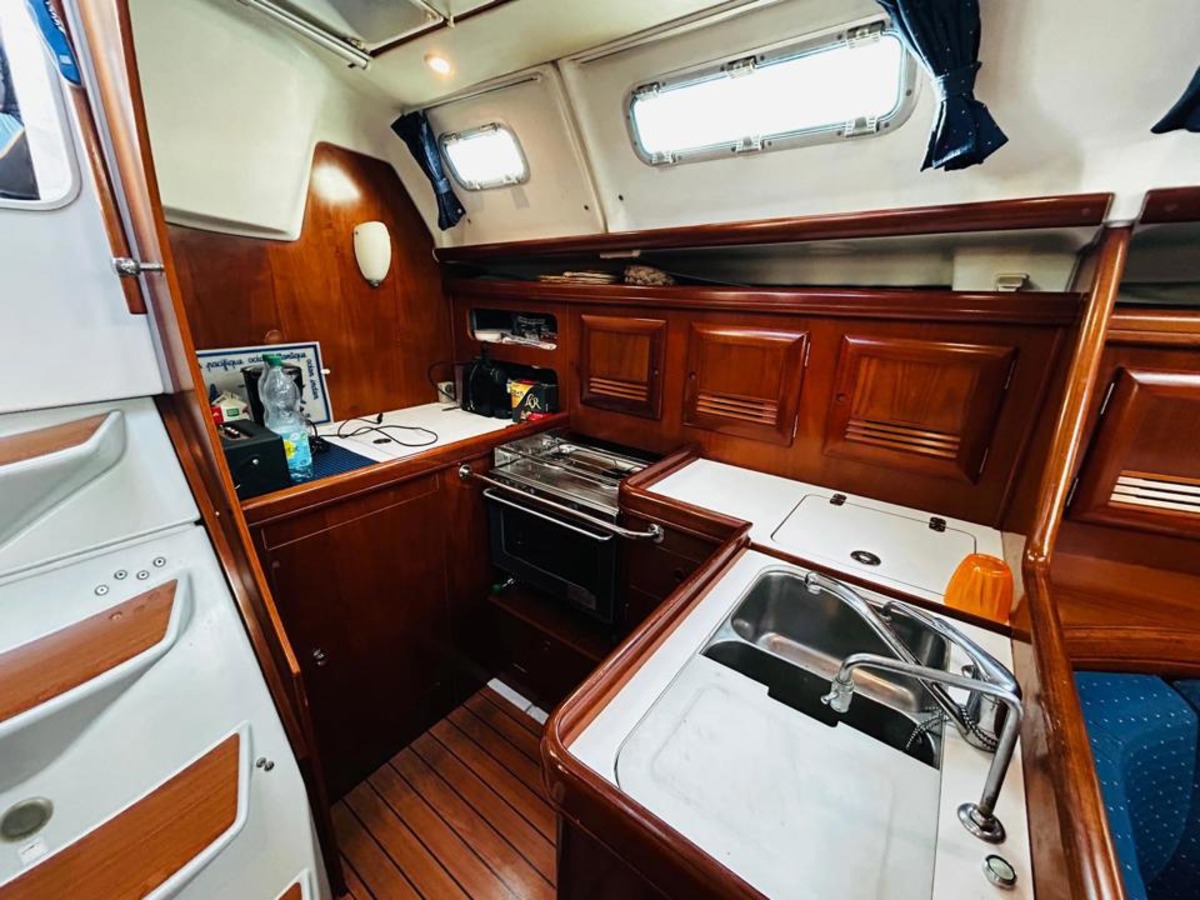 OCEANIS 393