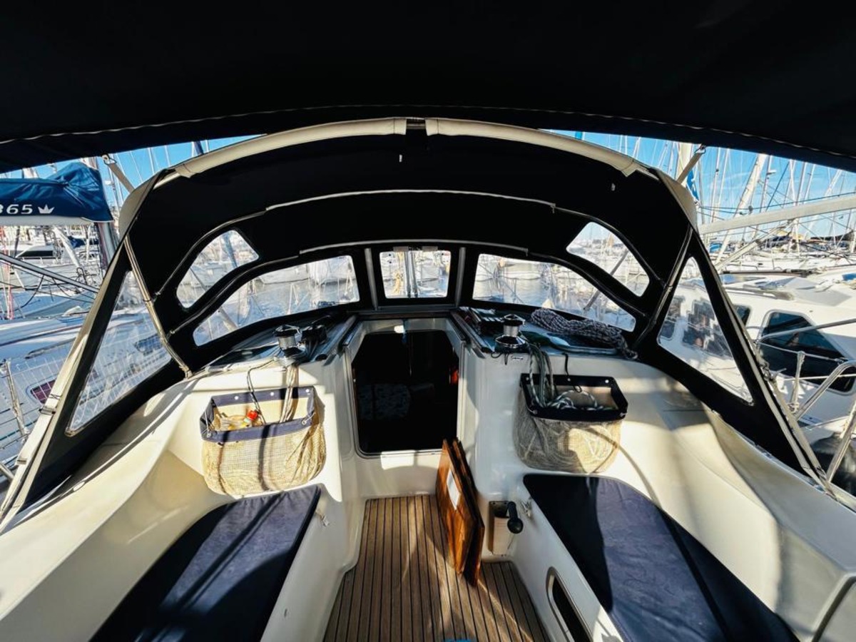 OCEANIS 393