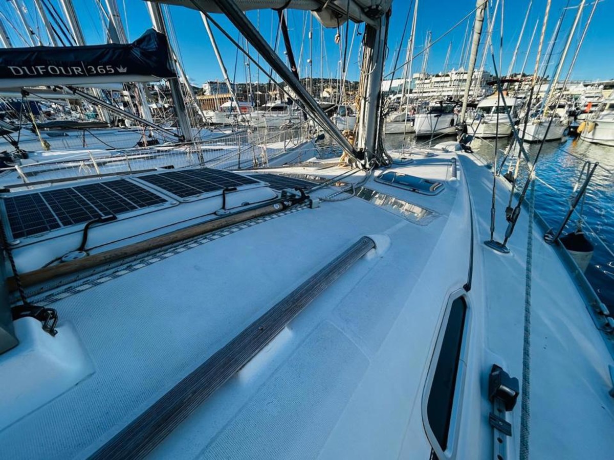 OCEANIS 393