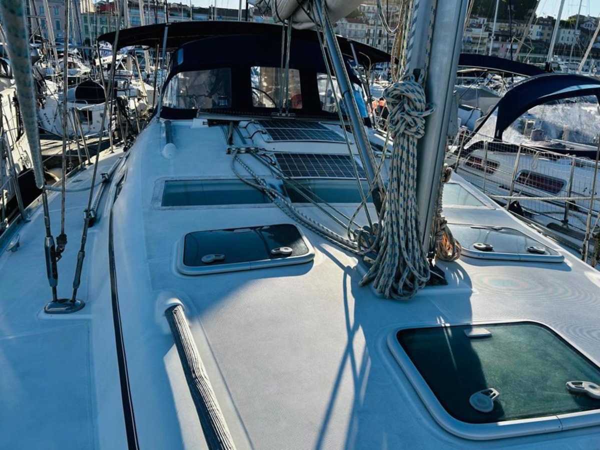 OCEANIS 393