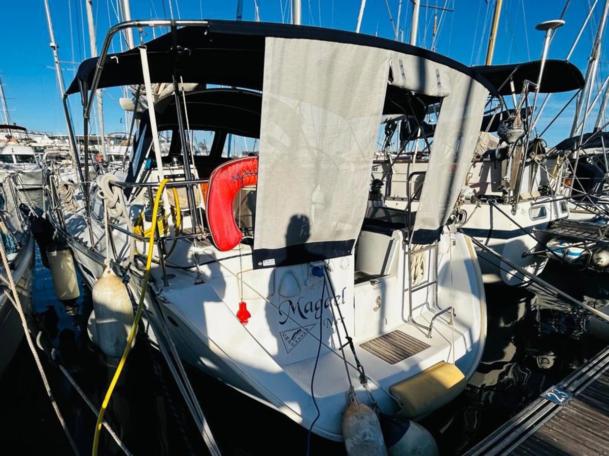 OCEANIS 393