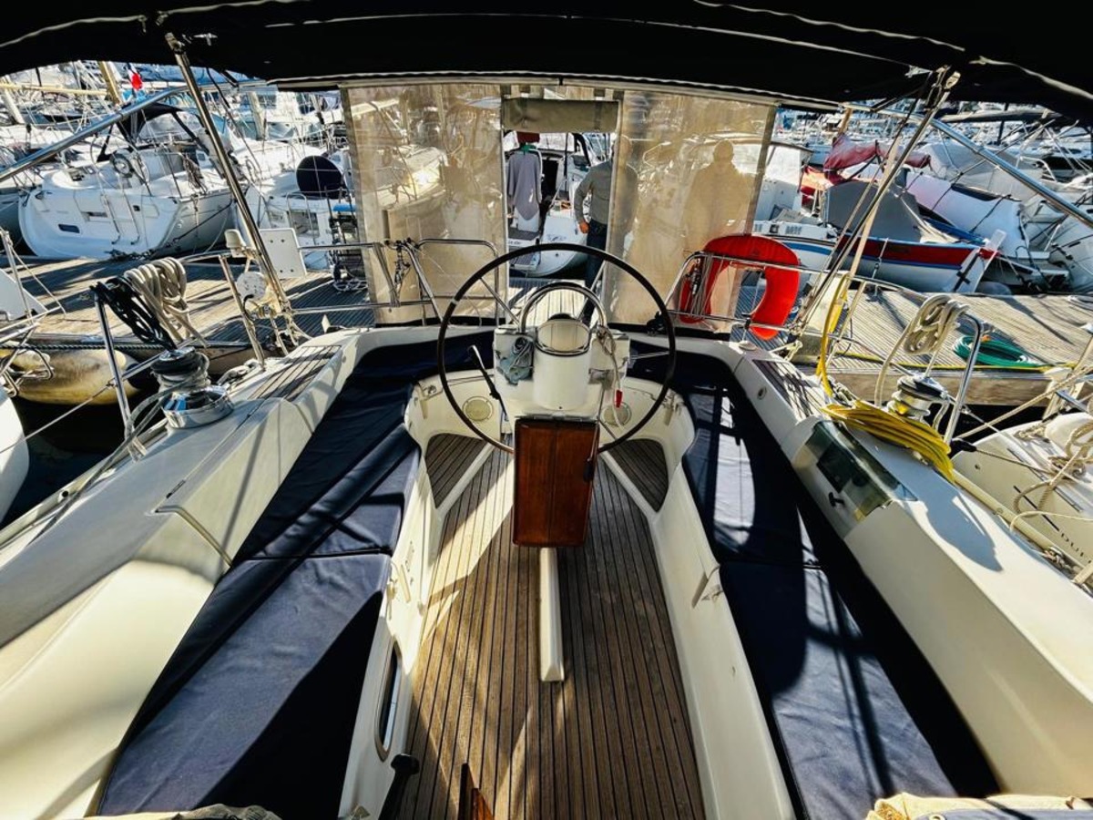 OCEANIS 393