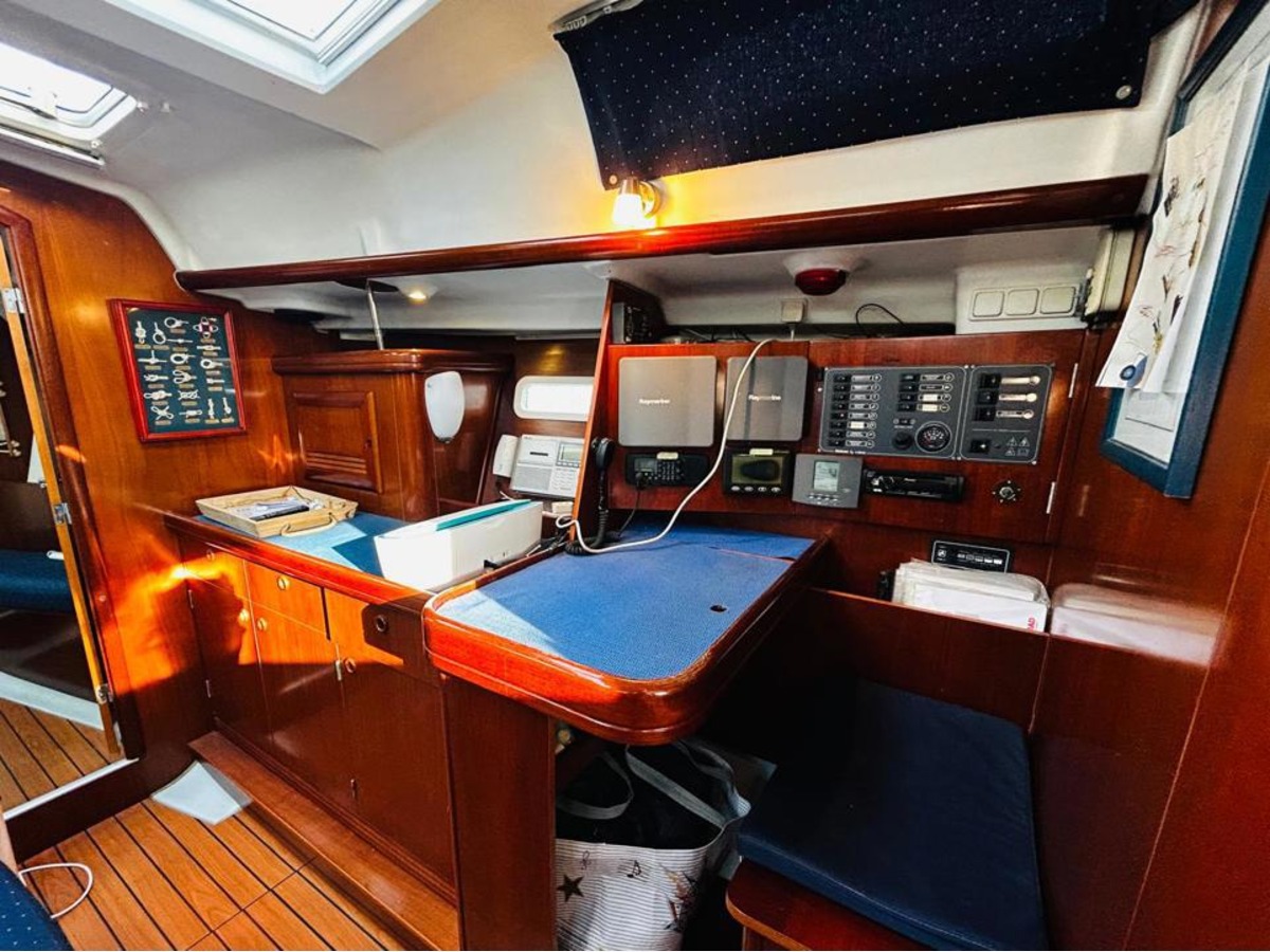 OCEANIS 393