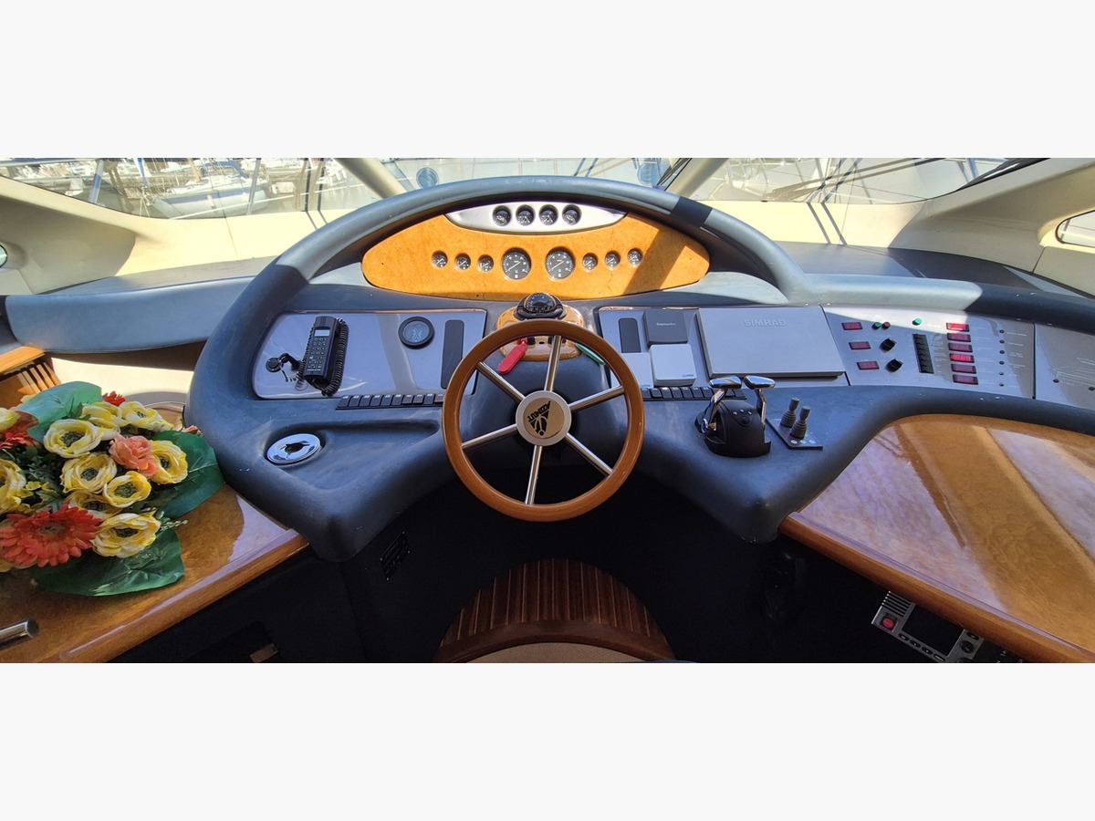 AZIMUT 62 FLY