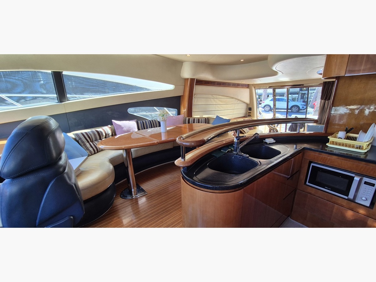 AZIMUT 62 FLY